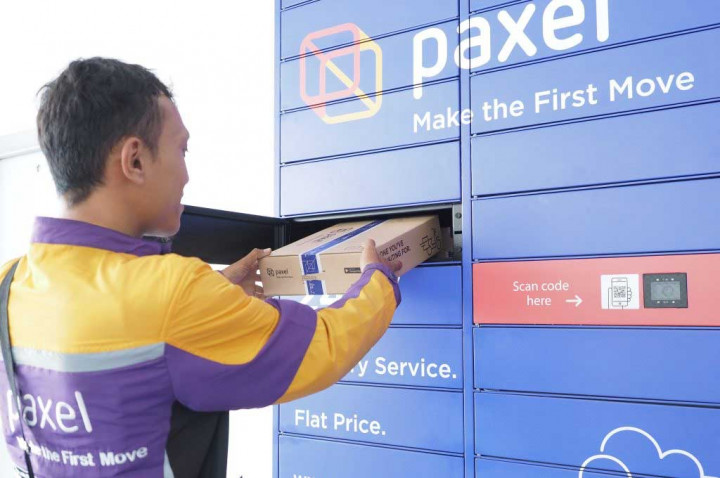 Perlu Ditiru! Kurir Logistik Ini Pisahkan Makanan Halal dan Non-Halal