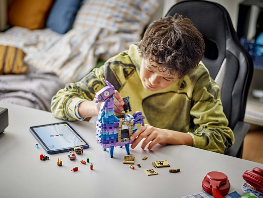 LEGO® Fortnite Supply Llama. (Foto: Dok. Istimewa)