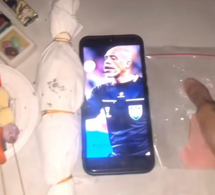 Viral Netizen 'Santet' Wasit Ahmed Al-Kaf Pakai Kain Pocong