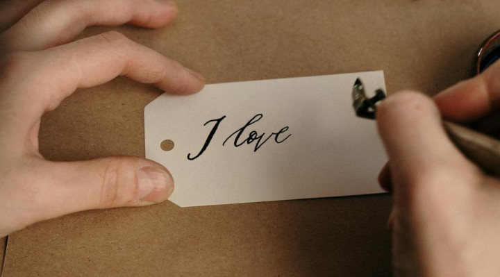 20 Kata Selain <i>I Love You</i> untuk Mengungkapkan Cinta di Hari Peringatan I Love You Day