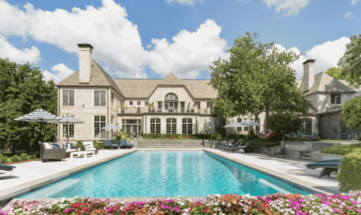 Pacar Taylor Swift Bangun Gua Bawah Tanah Seharga Rp93 Miliar