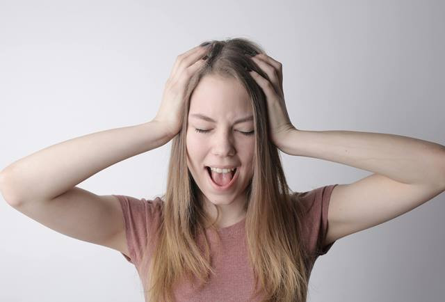 Dalam penelitian adanya fluktuasi hormonal sebelum dan selama menstruasi bikin perempuan mengalami gejala seperti marah atau mood swing. (Foto: Ilustrasi/Dok. Pexels.com)