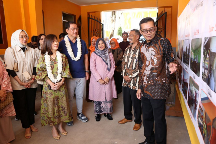 Cara Bank Mega Ajak Nasabah Menabung Sekaligus Berbagi