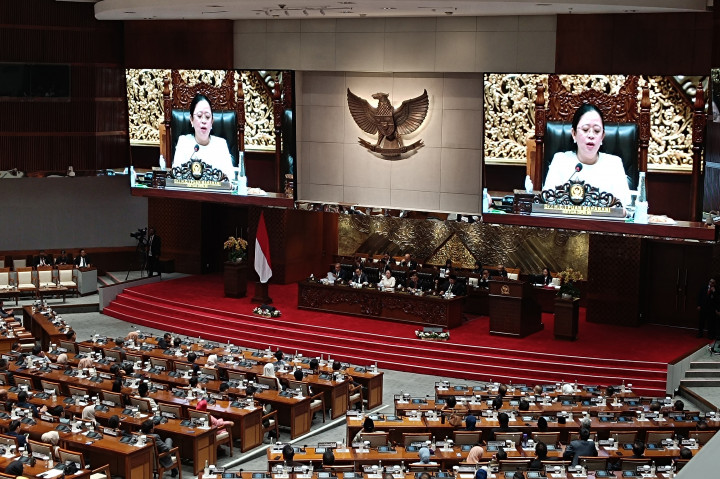 Rapat Paripurna Setujui Penambahan Komisi jadi 13