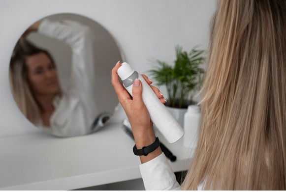 Ini 5 Alasan Jangan Pakai Dry Shampoo Setiap Hari, Kenapa Ya?