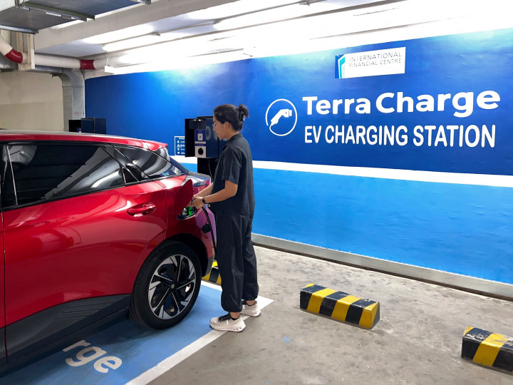 Isi Mobil Listrik Lebih Mudah dengan Terra Charge