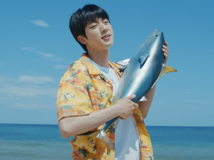 Jin BTS Duduki Puncak Chart iTunes lewat Lagu 'Super Tuna'