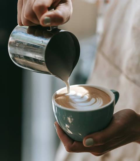 Ada tiga faktor mengapa kafein dapat membuat kita merasa ingin buang air besar setelah konsumsi kopi. (Foto: Ilustrasi/Dok. Pexels.com)