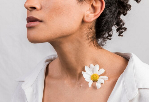 Boleh Dicoba! 5 Bahan Alami untuk Menghilangkan Hitam pada Leher