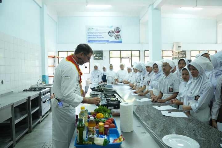 Guru hingga Dosen Vokasi Dapat Pelatihan Kuliner Prancis Langsung dari Chef Profesional