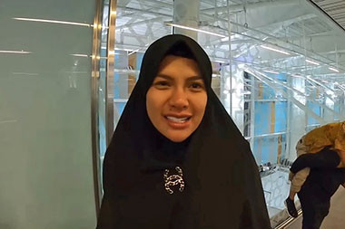Nikita Mirzani Berangkat Umrah di Tengah Konflik dengan Vadel Badjideh