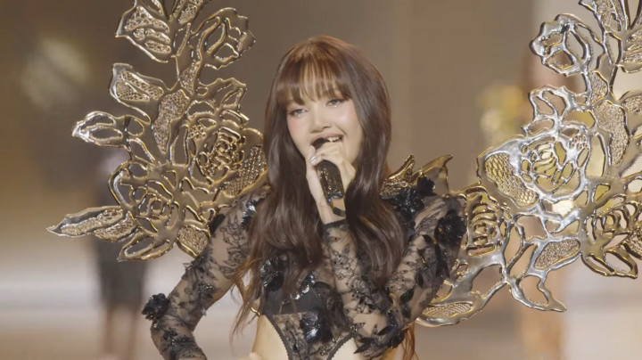 Lisa BLACKPINK Buka Victoria's Secret Fashion Show 2024: Ini Seperti Mimpi!