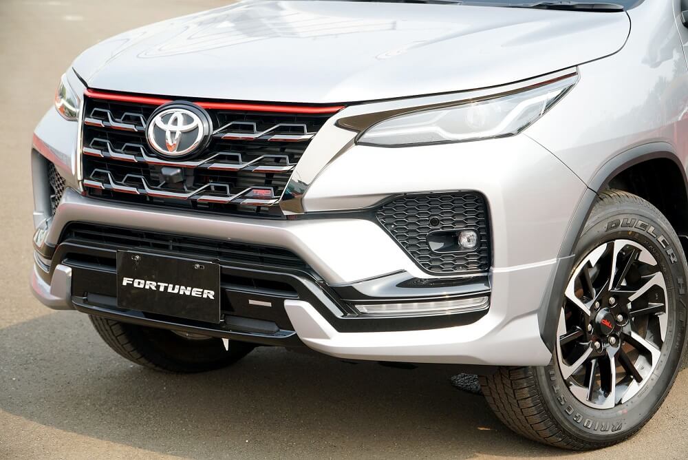 Bumper depan mobil. Toyota