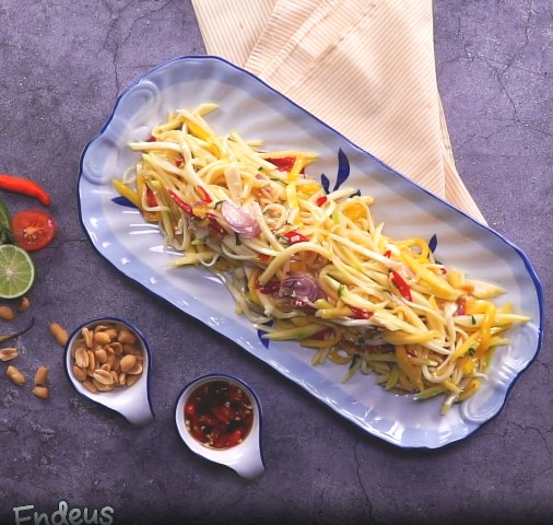 Salad mangga Vietnam, hidangan penuh warna dan segar! Simak cara buatnya. (Foto: Dok. Endeus TV)