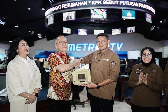 Menparekraf Sandiaga Salahuddin Uno beserta jajaran melakukan media visit ke Metro TV. (Foto: Dok. Birkom Kemenparekraf)