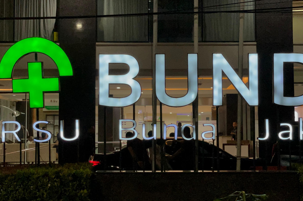 Jokowi dan Iriana Jenguk Cucu Keenamnya di RS Bunda