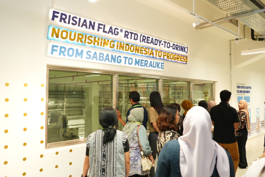 Kunjungan media ke pabrik Frisian Flag Indonesia di Cikarang. Dok. Ist