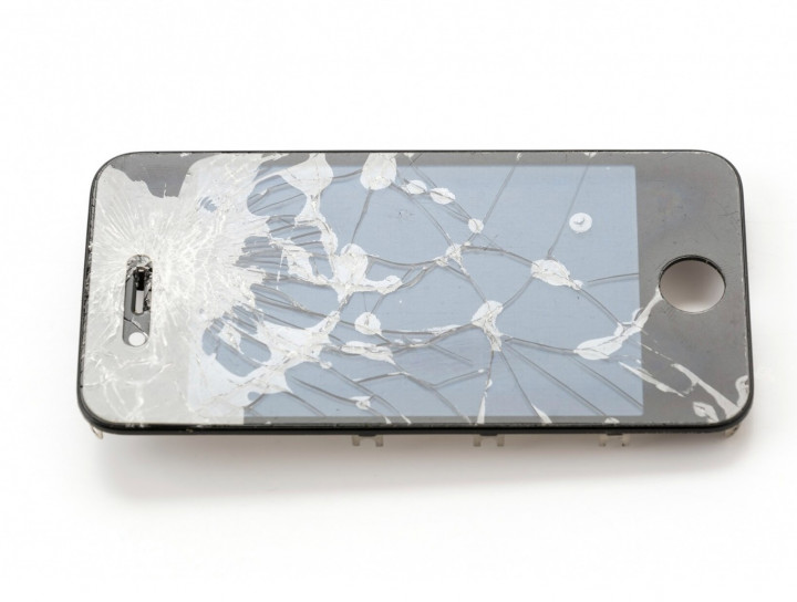 Bye Bye Gelembung! Ini Cara Paling Simpel Pasang Tempered Glass di HP-mu