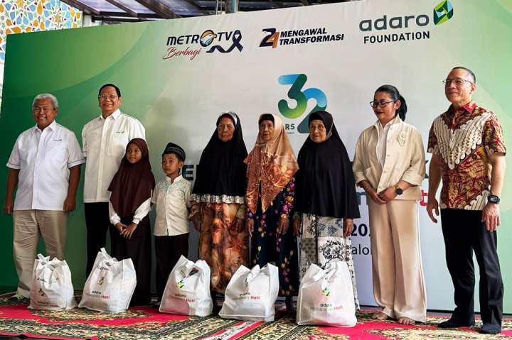 Potret Adaro-Metro TV Bagikan Ribuan Paket Sembako untuk Yatim Piatu hingga Lansia