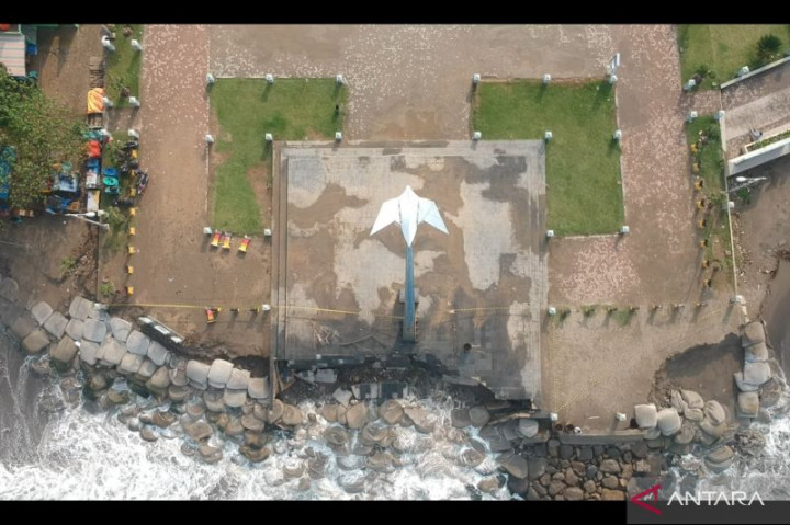 Belasan Titik Pantai di Sumatra Barat Terdampak Abrasi