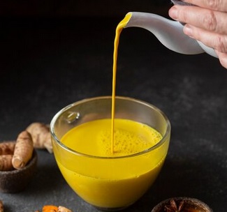 Ternyata Air Kunyit Punya 5 Khasiat Ini, Mau Coba?
