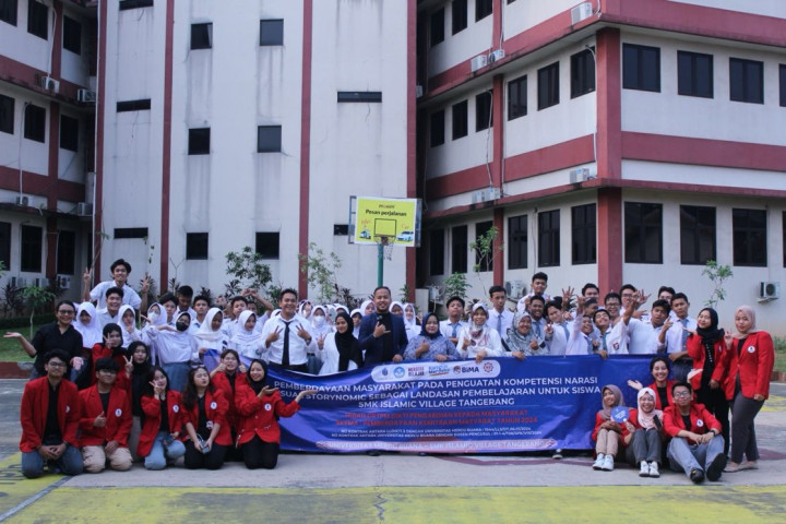 Dosen UMB Latih Siswa SMK Islamic Village Buat Konten <i>Storynomics</i> hingga <i>Public Speaking</i>