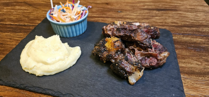 Improvisasi Mengolah Daging Buntut Sapi dengan Cara Diasap