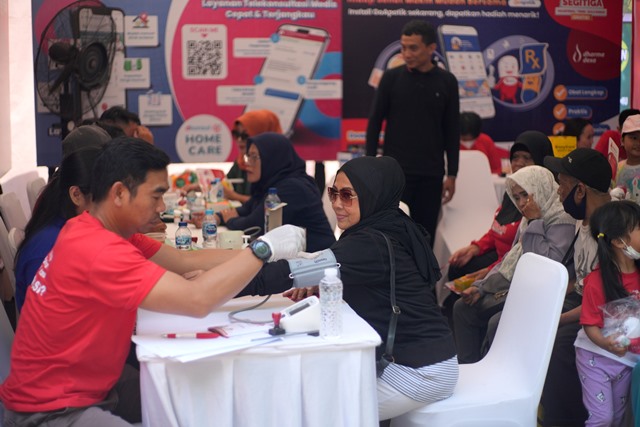 Antusiasme pengunjung dalam memeriksakan kesehatan dalam program Cek Segitiga di Bandung. (Foto: Dok. Istimewa)