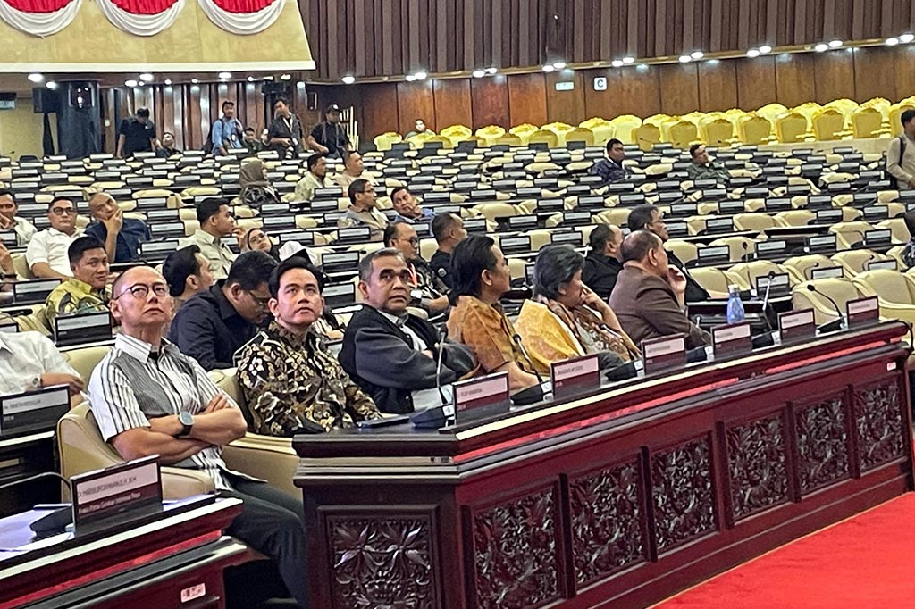 Potret Gibran Pantau Langsung Gladiresik Pelantikan Dirinya