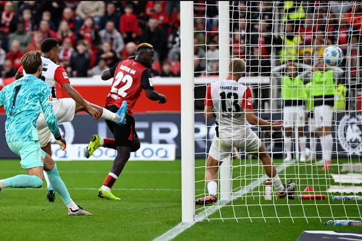 Leverkusen Kerja Keras Atasi Frankfurt