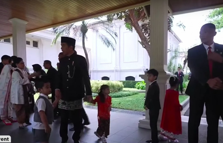 Momen Jokowi Gandeng Cucu Tinggalkan Istana Sebelum ke Gedung MPR