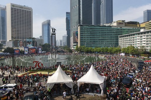 Jelang Pelantikan Presiden, Ribuan Warga Tumplek di Bundaran HI