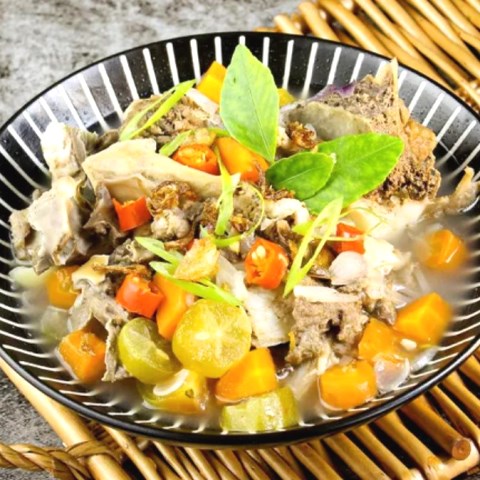 Simak cara buat asem-asem daging buncis wortel dari Endeus TV. (Foto: Dok. Endeus TV)