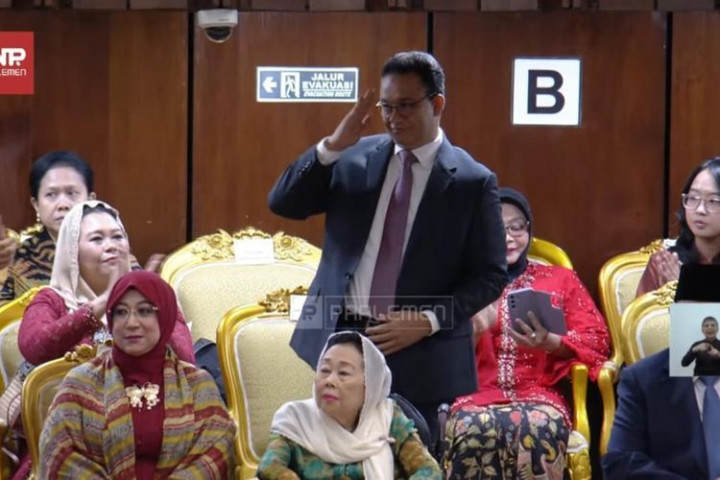 Disapa Prabowo saat Pelantikan Presiden, Anies Balas Beri Hormat