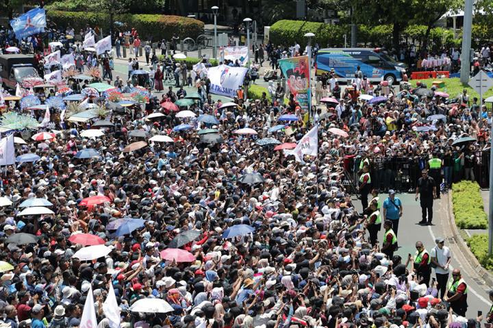 Jalan MH Thamrin Bergema, Ribuan Warga Rayakan Pelantikan Prabowo-Gibran