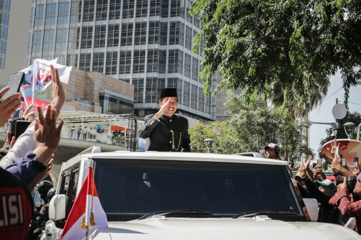 Jokowi Disambut Antusias Warga di Bundaran Hotel Indonesia
