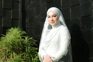 Irish Bella Resmi Menikah, Ini Makna Warna dari Pakaian Pengantinnya