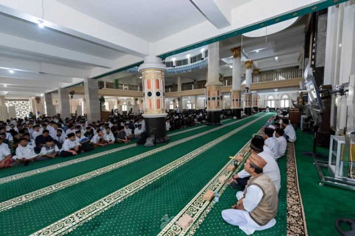 Hari Santri Nasional, Ribuan Santri di Banggai Sulteng Zikir dan Doa Bersama
