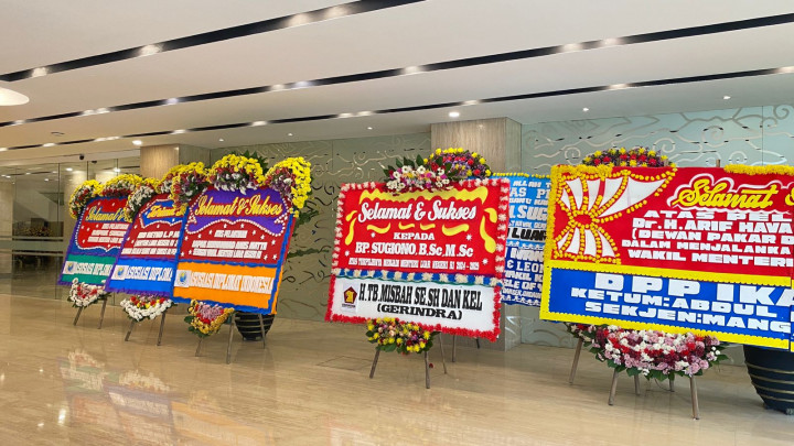 Bunga Ucapan Selamat Menanti Sugiono di Kementerian Luar Negeri