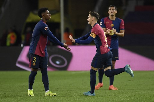 Absen Setahun, Gavi Disambut Meriah Saat Masuk Lapangan