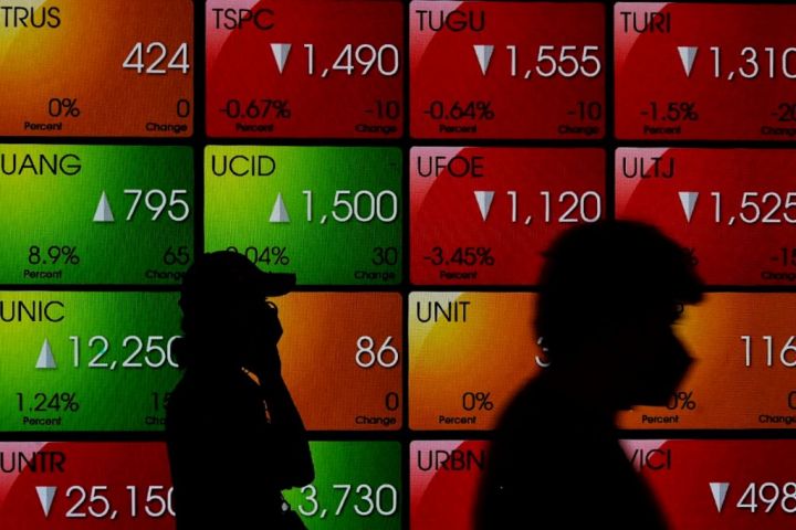 Baru Dibuka, IHSG Langsung Ambruk