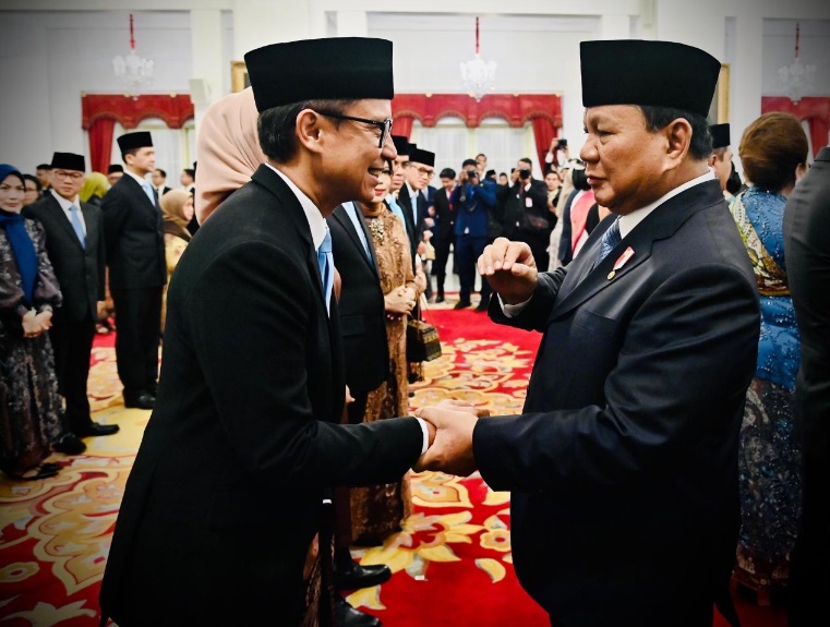Menteri Kesehatan Budi Gunadi Sadikin bersama Presiden Prabowo. Dok. Kemenkes