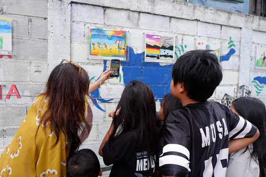 Mahasiswa Itenas Ajak Anak-Anak Kampung Braga Jaga Sungai Cikapundung Lewat AR/VR