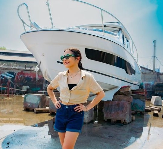 Keren! Prilly Latuconsina Beli Kapal Mewah Sebagai Kado Ulang Tahun Diri Sendiri