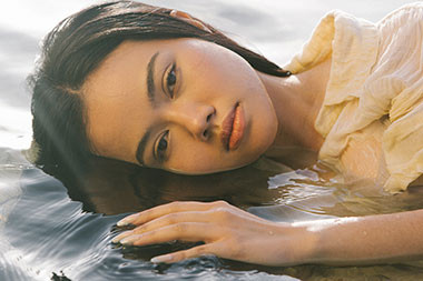 Ulang Tahun Ke-3 Tutur Batin, Yura Yunita Ajak Pendengar Lebih Dalam Merayakan Perasaan