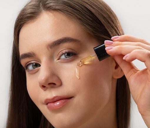 Serum menjadi salah satu produk yang dipakai banyak orang, utamanya wanita.  (Foto: Ilustrasi. Dok. Freepik.com)