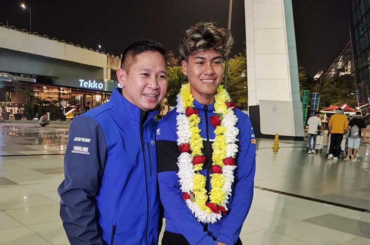 Senyum Bahagia Aldi Satya Mahendra Bawa Trofi Juara Dunia ke Indonesia!