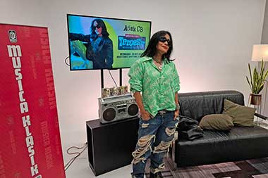 Atiek CB Kembali ke Industri Musik, Nyanyikan Ulang Lagu Nidji