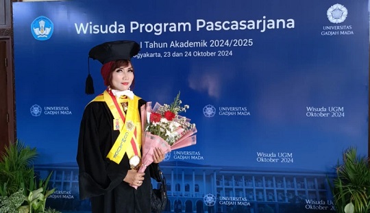 Kuliah Sambil Kerja, Arfi Lulus Program Doktor UGM 2,5 Tahun dengan IPK 4.00