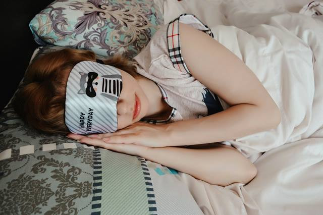 Untuk kamu yang sulit tidur, bisa coba tidur dengan sleep mask. (Foto: Ilustrasi/Dok. Pexels.com)